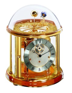 Hermle Tellurium Messing kersenhout – klassiek & warm