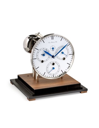 Hermle Perpetual Calendar notenhout/wit – warm & precies