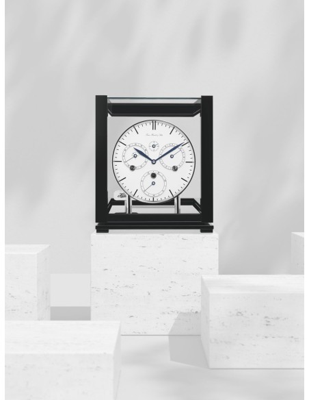 Hermle Perpetual Calendar zwart/wit – met blauwe wijzers