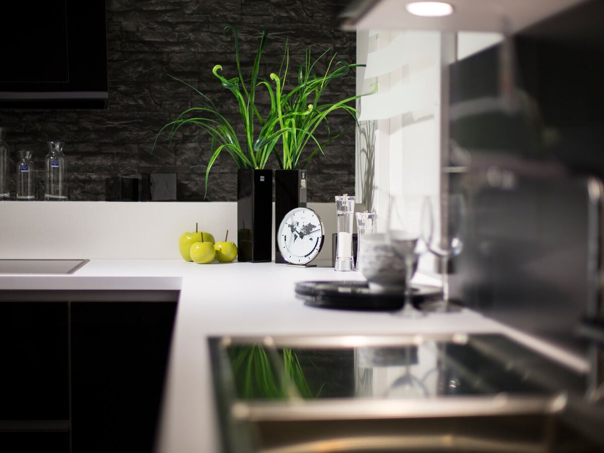 Hermle klokje in een moderne keuken